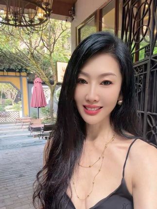 松弛感生活|允许自己慢下来❤️ 生活不在远方,在眼前的小确幸,比如一杯热咖啡☕”  “累了就休息,开心就大笑,人生不必太较真呀😌#氛围感随手拍 #环境拍照