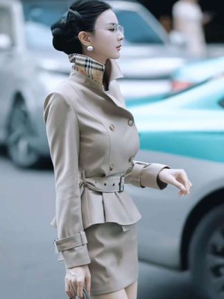 魏元高定/时:/ 尚套装,轻熟风女神上衣纯欲风修身短款风衣。#女神穿搭 #好身材好气质 #女神范 #气质女神穿搭