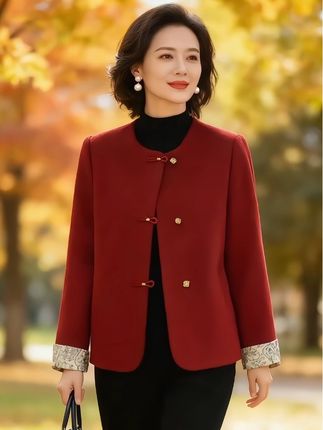 一穿出去就被拉着要链接,邻居们都夸太好看了,还特显年轻 穿上仿佛年轻了好几岁#时尚妈妈装 #漂亮妈妈装 #短款外套女 #红色外套 #喜妈妈装