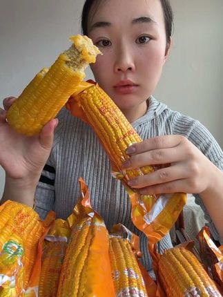 25年的头茬糯玉米!香甜糯嫩~早餐来一根真的好吃又方便#天勤粒粒净 #糯玉米 #头茬玉米