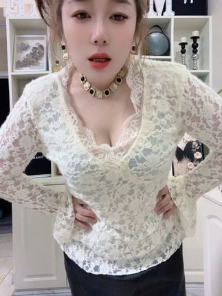 无蕾丝不女人,蕾丝打底衫超级显瘦#大码女装 #显瘦穿搭 #女人味