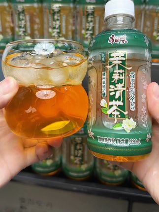 康师傅茉莉清茶福利~~这价12瓶!甄选横州茉莉萃取!低糖配方!一打开茉莉花香+绿茶香扑鼻而来!茶汤清澈!入口甘甜爽口!大夏天来上一瓶清爽解腻!#饮品 #夏日 #茉莉清茶 #好喝不贵