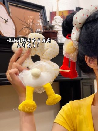 这个米奇发圈太可爱了,我一个闺女一个,走在路上回头率杠杠滴#也太可爱了吧 #少女心爆棚 #米奇发圈 #发圈