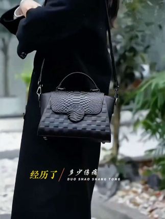 #时尚美包 #百搭包包 #新款包包 #潮流女包 #斜挎包