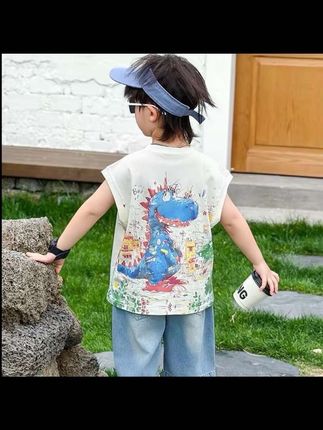这哪个男孩子能拒绝啊!特别逼真的恐龙小印花没有男孩子不喜欢,孩子穿上都不想脱下来,面料柔软舒适可得劲儿了#背心t恤 #超便宜超划算 #谁穿谁好看 #纯棉T恤#夏季新款