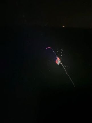 竿稍灯亲测:半夜碰到强对流天气,竿稍灯淋雨6小时不会坏… #竿稍灯 夜钓清晰可见