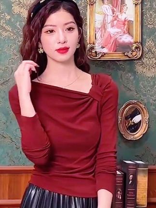 法式褶皱斜领长袖t恤女春秋新款洋气独特别致修身内搭打底衫上衣#打底衫 #洋气减龄 #穿搭 #高级感穿搭 #谁穿谁好看