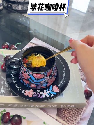 好精致的咖啡杯啊,杯子控真的无法拒绝啊!用它喝咖啡吃甜品,心情都美美哒!#咖啡杯 #陶瓷杯 #杯子 #杯子控 #烧水壶@DOU+小助手