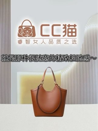 水桶包真的是通勤党的福音呐 真的是非常通勤又百搭。简约很大气! 可以放平板 保温杯 雨伞都可以装下#精致女人必备 #包包推荐 #小众设计感 #简约百搭 #爆款热卖中