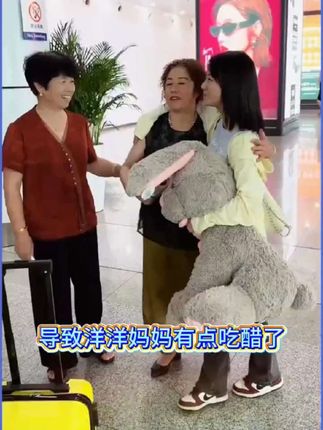 今天甜甜过来了,终于把我乖孙女盼过来了 #家庭 #亲情 #感恩 #正能量