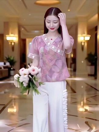 2025夏季新中式小衫优雅斜襟盘扣洋气显瘦减龄短袖碎花旗袍上衣#在爱人的镜头里自己最美 #我会永远永远的爱你 #旗袍 #旗袍秀一秀女子好温柔 #旗袍美人