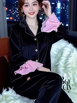 【秋冬御寒必备✨德绒睡衣套装】 柔软德绒内里,加绒加厚锁住温暖,慵懒宽松版型藏肉显瘦,大码姐妹也能穿出洋气感! 精致蕾丝边+时尚印花,宅家穿出高级感,这个冬天做自己的女王👑! 爆款热卖中,点击解锁温暖冬日~🔥 #秋冬睡衣 #德绒家居服 #爆款套装