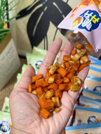 脆升升也来卷啦就这价格还买什么平替啊!他家这个新品脆薯丁也太好吃了吧!嘴巴馋了来一包好吃还没负担!赶紧冲啊姐妹们!#追剧小零食 #太好吃了 #脆升升 #脆升升薯丁 #好吃到停不下来