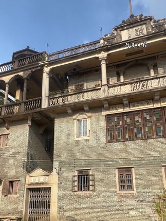 位于广东台山水步镇永盛村,村里座立着一幢百年洋楼,中西合璧,豪华壮观,建于民国初年#台山洋楼 #古建筑 #老房子的回忆 @岚图汽车 #和岚图一起秀出中式豪华