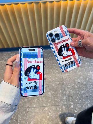 谁能拒绝这个大白兔手机壳啊~满满儿时回忆,好姐妹我们一起用吧?#手机壳#闺蜜同款#仙女必备 #情侣手机壳