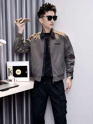 #假两件牛仔拼接外套 春秋男装界的质感黑马!假两件牛仔拼接+精致贴布刺绣,这款男生夹克把高级感玩明白了 #男装种草榜 #春秋高级感穿搭 #男生夹克推荐