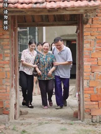 寒酸女婿回乡接丈母娘,弟媳开口就要100万买断费!#剧情 #情感 #反转 #父母 #孝顺