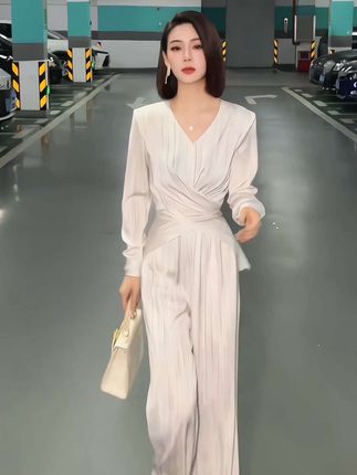时尚长袖高腰感气质百搭极简流行显瘦修身休闲轻奢简约套装#柔软舒适透气 #穿出高级感 #高级感穿搭 #套装