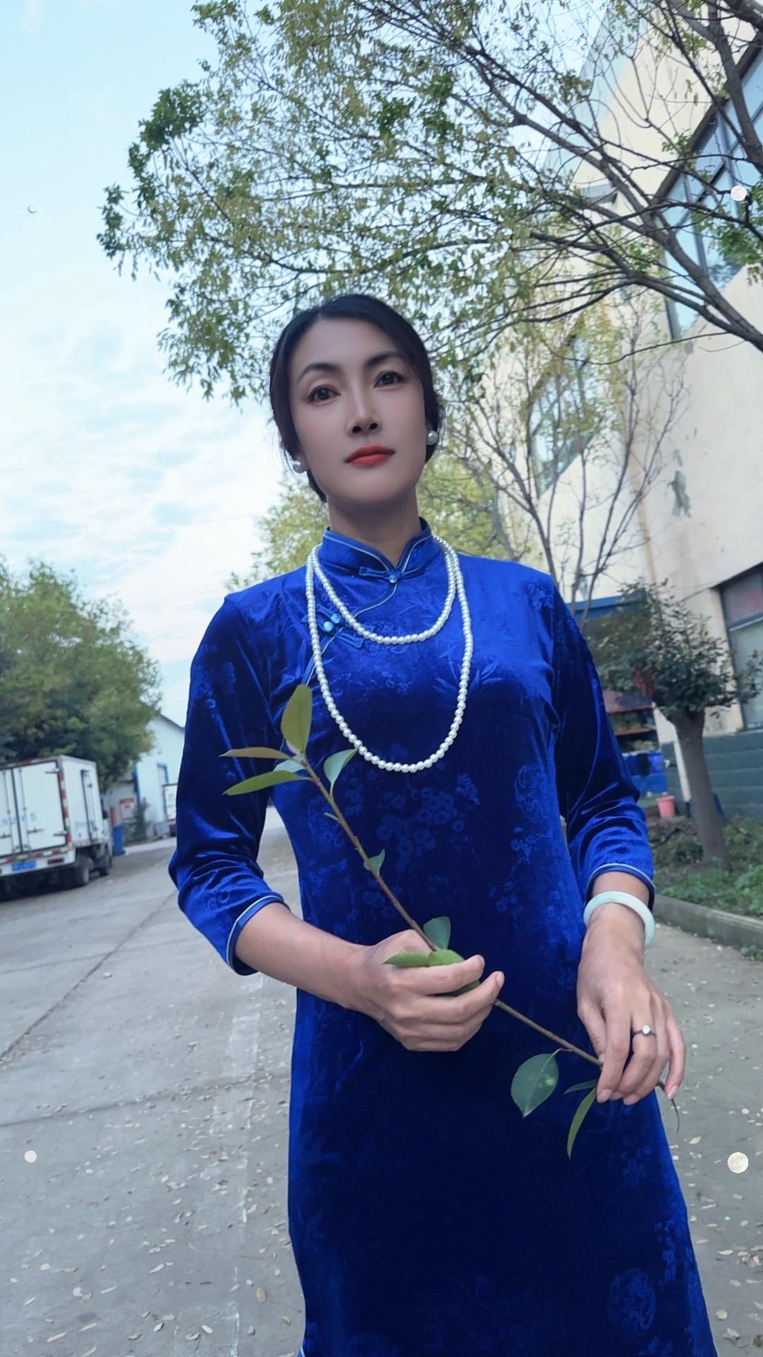 丝绒旗袍厂家直销