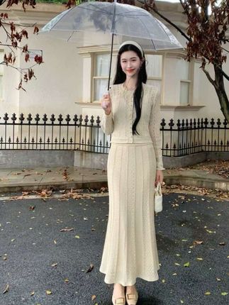 凌茜恣禾【枫白佳人】法式短款修身针织上衣高腰鱼尾半身裙针织套装#时尚洋气#气质穿搭 #针织套装 #时髦精 #秋季新款