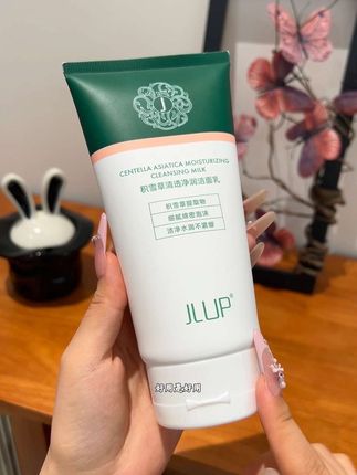 这个价我就薅到了这么大瓶的积雪草洁面乳,真的巨划算,拼手速赶紧薅#洗护好物 #好物推荐🔥 #温和清洁 #洗面奶