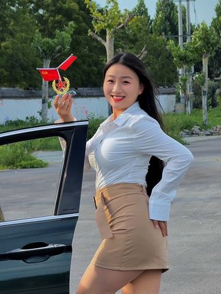 “如果信仰有颜色 那一定是中国红”快给你的爱车安排上这个红旗摆件吧!车里放上它立马提升档次!! #汽车摆件 #红旗摆件 #汽车饰品 #好物推荐🔥