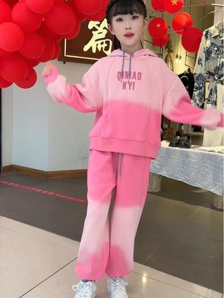 等我女儿18岁的时候,我都46了,是不是生的太晚了?你们那时候多大了?#女童穿搭 #女童套装