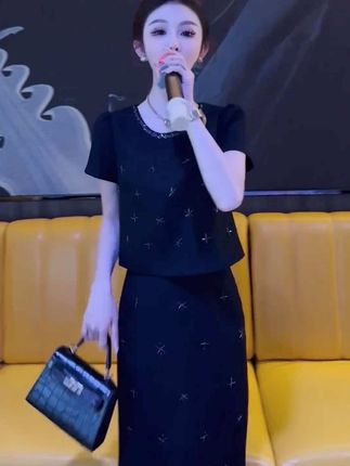 生活是一场体验,请你务必,珍惜且热爱#微胖女孩夏天就要大胆穿#遮肉显瘦穿搭 #通勤搭配 #显瘦显高显气质