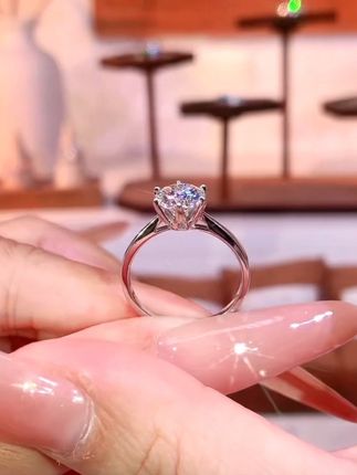 #925银莫桑石戒指经典六爪轻奢婚戒闭口戒指戒指饰品女#925银莫桑石戒指 #经典六爪轻奢婚戒闭口戒指戒指饰品女#时尚戒指#戒指