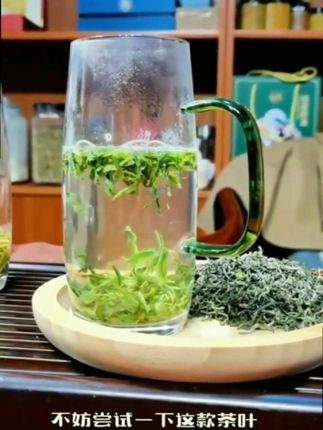 好喝的今年头采的#碧螺春 来了,喜欢喝#绿茶 的老板们趁活动赶紧拍一单回去尝尝#口粮茶推荐 #喝好茶 #这茶不错
