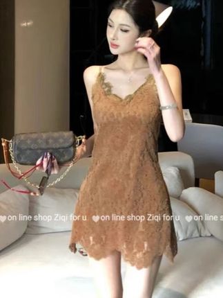 蕾丝拼接显贵气吊带连衣裙女秋冬百搭新款裙子修身辣妹短裙00227#今日穿搭 #爱了爱了 #气场全开 #有点上头 #辣妹穿搭