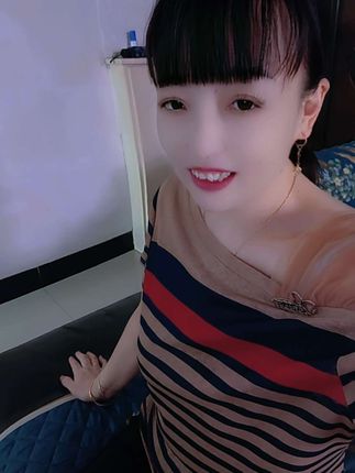 我不是第一个拥抱你的人,不是第一个牵你手的人,也不是你第一个喜欢的人,但也很希望我是能陪你到老的人。遇见你,是我一生的幸运,虽然我遇见你很晚,但是我会陪你很久很久,你的过去我来不及参与,到你的未来我奉陪到底,你若一直在,我便一直爱!