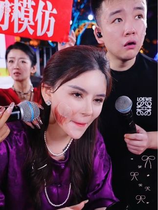 珀莱斯汀气垫上妆效果就离谱快速又好看 仅需99.9到手6盒气垫霜,再赠送新品唇釉*1支 气垫棉*6片 还有礼盒装 真的太划算了 抓紧下手!趁现在还有货 #木森 #木森大舞台 #气垫推荐 #化妆品 #珀莱斯汀气垫