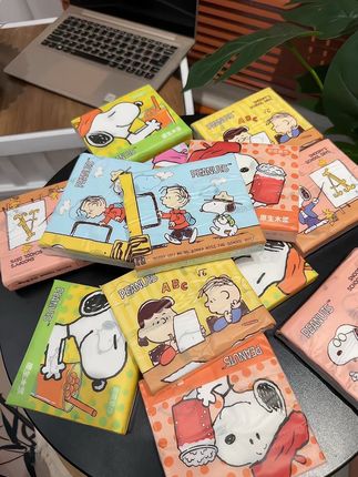 这个大小的手帕纸给孩子带去学校用就刚好合适,还是可爱的#史努比 包装同学都超喜欢,精选的原生木浆四层加厚,质量也是嘎嘎好#开学季 #生活用纸 #超便宜超划算