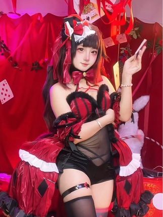 哦嗯调~ 小肚脐也是穿上保护色了#cos #花火 #慢摇 #微胖