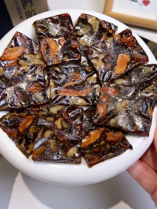 二十来块到手6盒高品质阿胶糕,配料干净,吃起来就是软软糯糯的,越嚼越香。#阿胶糕 #女生必备 #好吃不贵