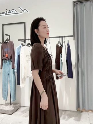 高级乌木棕真丝连衣裙,优雅如“你”#恩派雅 #连衣裙#真丝连衣裙