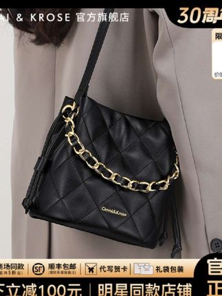 【【CinvaiKrose官方正品】水桶包包女2025新款女士单肩手提斜挎小包】#百搭包包女神必备 #潮流女包超好看超精致的包包 #单肩斜挎手提水桶包#视频同款在商品橱窗