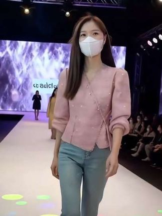 #气质女神穿搭 #秀出好身材 #美出高级感调色法 #街拍小姐姐穿搭 #上热搜
