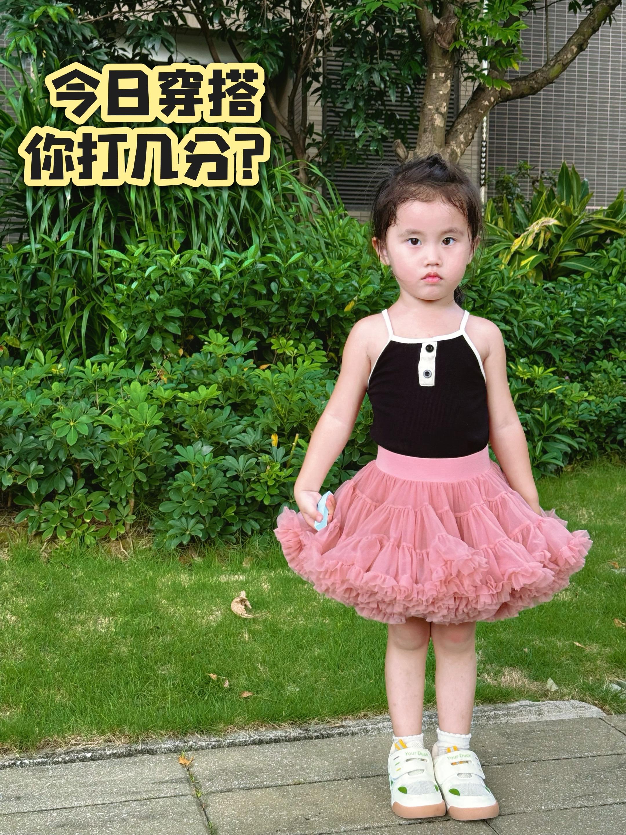 用青春养大的孩子 如今已经有了小大人的模样 原谅我母爱的滤镜 在我眼里你永远闪闪发光 即便生活一地鸡毛填满 但我依然觉得你值得 #穿搭 #文案 #宝妈 #女儿 #上热搜