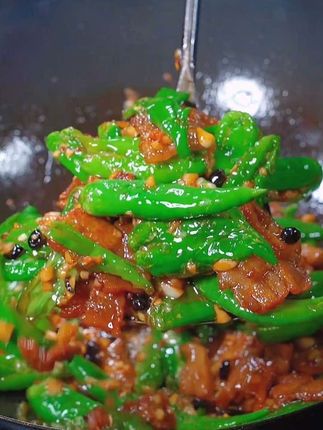 樟树港辣椒脆嫩脆嫩的特别好吃,随便一炒都特别下饭#樟树港辣椒 #太香了 #超下饭 #辣椒#家常菜