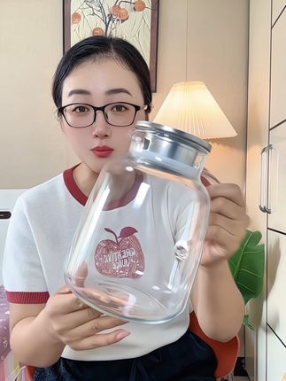 可以进冰箱冷藏冷冻,也可以在燃气灶电陶炉上加热,用来凉开水,泡柠檬水,煮花茶果茶都很合适!#玻璃壶#高硼硅玻璃#煮茶壶#凉水壶#冷水壶