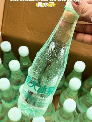 水源是长白山珍贵的地下安宁泉,岩石缝隙自然过滤矿化,满满天然矿物质还低钠!入口超清爽~#矿泉水 #强烈推荐 #多喝水 #恒大冰泉 #仙女都在喝什么
