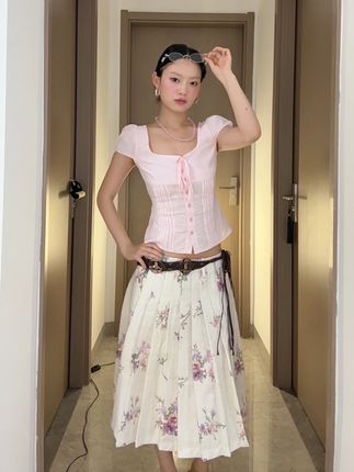 今日是通勤打工人,在校大学生都能穿的哦哦踢滴 #夏日ootd穿搭 #时髦精look被我轻松拿捏 #韩式穿搭