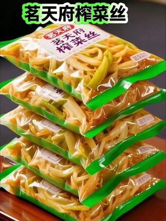茗天府榨菜丝。茗天府榨菜丝,开袋即有浓郁诱人香气。吃法多样:早餐配白粥,清爽开胃;煮面时加入,为汤头提鲜;与肉丝、辣椒快炒,成下饭硬菜;煮汤丢一把,鲜味飙升 ,轻快给餐桌换 “新味”,简单几步打开味蕾,日常美味好搭档~#舌尖美味 #美味可口 #茗天府榨菜 #下饭神器