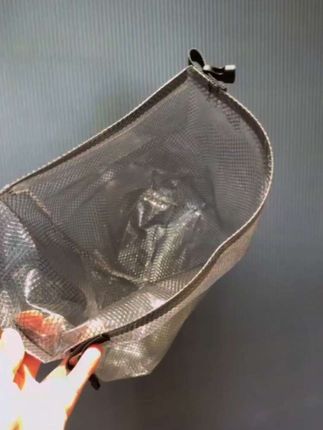 有去漂流、去游泳的,这个包一定要备上一个,要不然你可能要花冤枉钱换新手机了。#好物推荐🔥 #收纳包#防水 #大容量 #出门必备