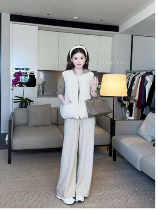 喜欢穿运动裤、休闲裤的女生,这条裤子千万别错过!它是一个直筒的版型,胯宽腿粗、屁股大都能穿。而且它的垂感特别好,面料也很柔软亲肤,穿上就像没穿一样轻松自在。不管是搭配卫衣还是T恤都很好看,日常出门或者上班通勤都很合适,赶紧点击下方链接购买吧!#每日分享