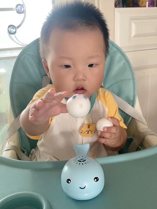 #创作灵感 这玩具咋这好玩,球放上去就悬浮起来,一下午可把儿子忙坏了,玩得目不转睛!锻炼手眼协调和手部精细动作#母婴 #带娃神器 #益智玩具 #婴儿玩具