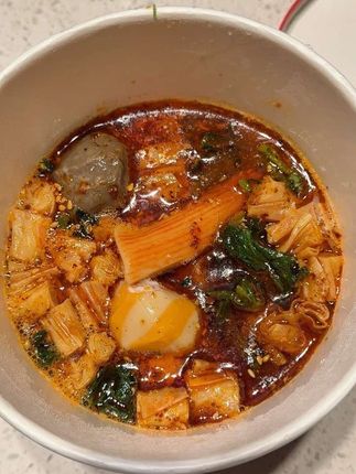 李海龙你也太会了,居然出了桶装麻辣烫#强烈推荐 #李海龙 #麻辣烫 #李海龙麻辣烫
