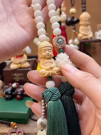 有些事情有些人,你没那么在乎了,他就不会,伤害到你!#后视镜挂件 #挂饰挂件 #车挂#好韵莲莲  #愿一切美好与你相伴